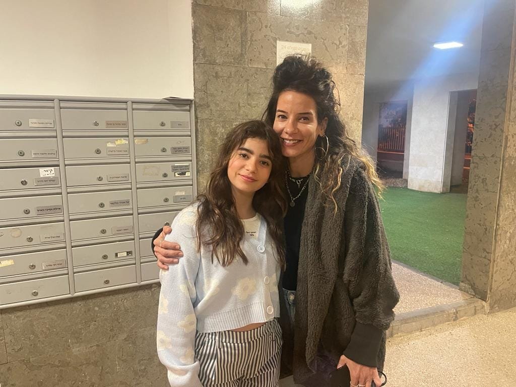 הילדה שתפסה את הגנבים על חם