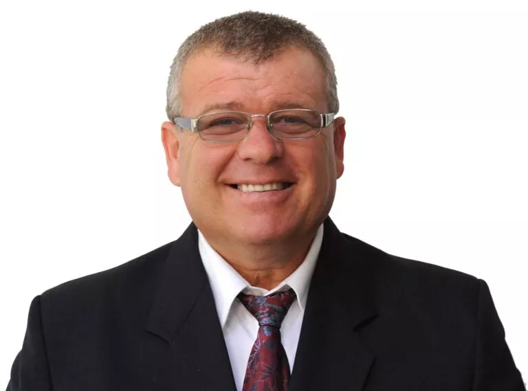 אמשיך להצביע באופן ענייני טלטלה בהוד השרון : חבר מועצת העיר ארנון אברמוב פורש מהקואליציה