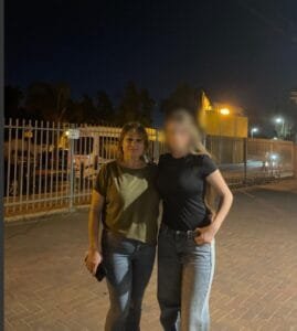 בהוד השרון: אם ובתה החולה מתחננות למקלט בטוח
