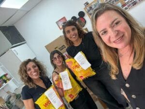חמ"ל הסירים של הוד השרון: הנשים שמאכילות את הלוחמים ומחבקות את השכול