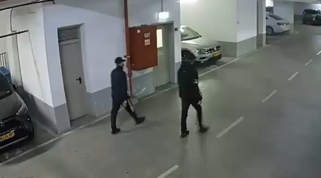 הוד השרון: גל הגניבות נעצר – שני חשודים נתפסו לאחר שתקפו דייר עם גז פלפל