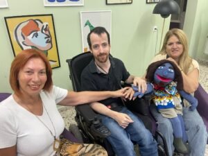 הקרב על הזכויות: מתי מזור מהוד השרון משיק את "הושט יד" – מיזם שיילחם למען אנשים עם צרכים מיוחדים מול המערכת