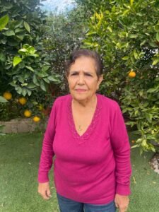 מגרשת את החושך ומחפשת אחר האור