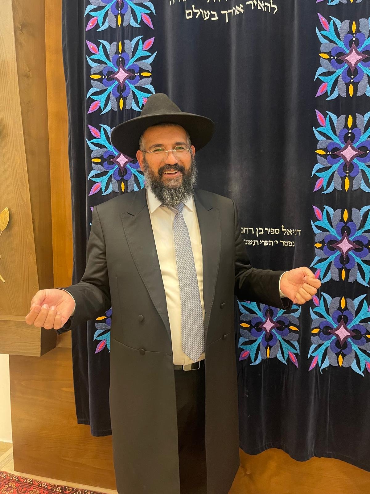 “אל תצעקו אחדות – תשתקו ותקשיבו