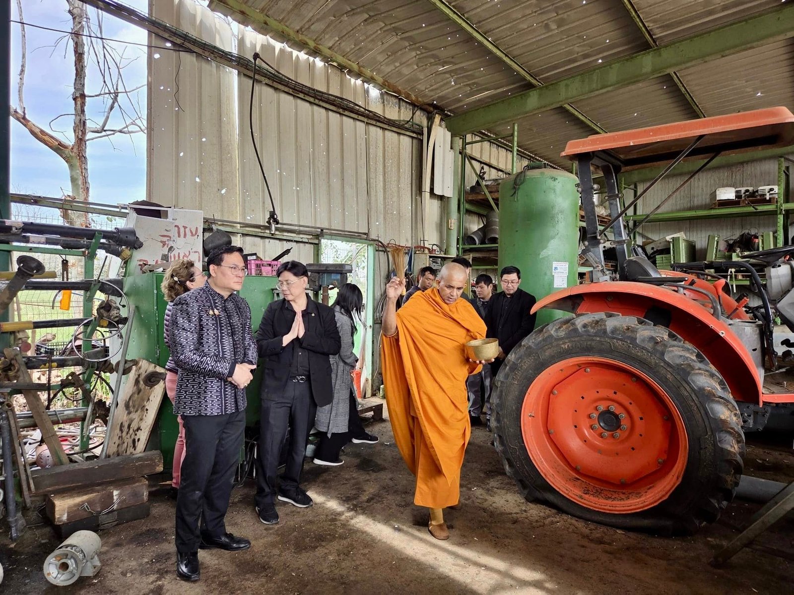 במקום שבו נרצח: טקס בודהיסטי מרגש בעדנים לזכר העובד התאילנדי