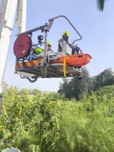 נפל מקומה רביעית ונחת במרפסת שכנים – החילוץ הדרמטי בהוד השרון