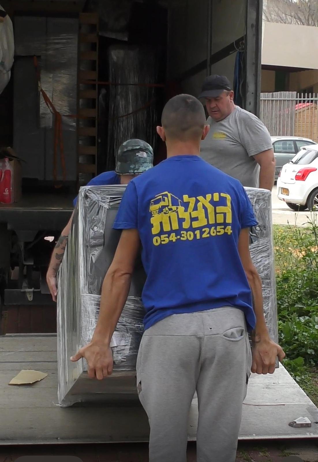 המוביל הארצי: האיש שמעלה את רף ההובלות בישראל עם אחריות אמיתית ושירות ללא פשרות