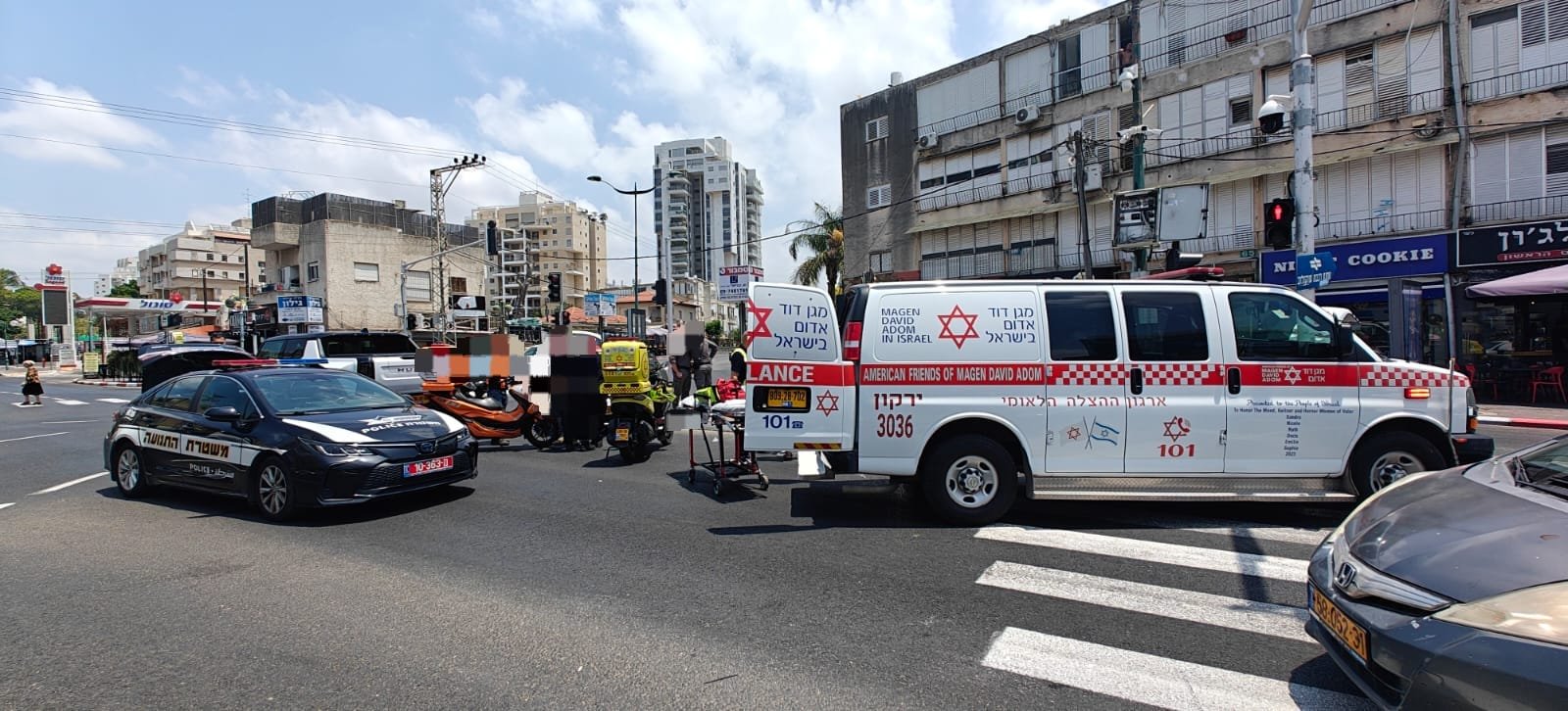טרגדיה בהוד השרון: הולך רגל בן 80 נהרג מפגיעת רכב בדרך רמתיים