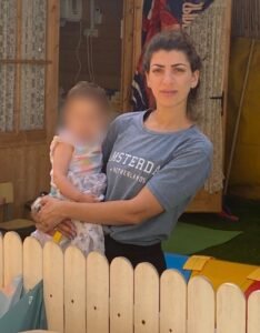 ״נעשה צדק, אבל אין פה הקלה״: אמה של פעוטה שנפגעה בפרשת ההתעללות בגן מדברת