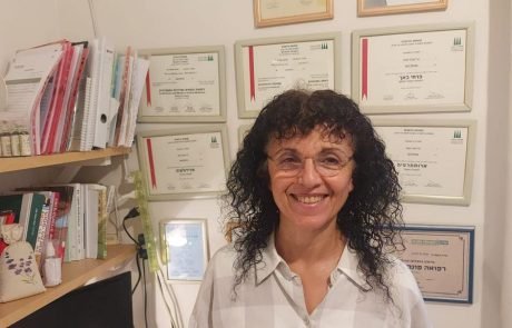 רואה לך ברגליים