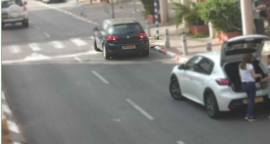 "שילמתי על שתיקה": תושבת הוד השרון טוענת להתנהלות שערורייתית מצד רשות החניה