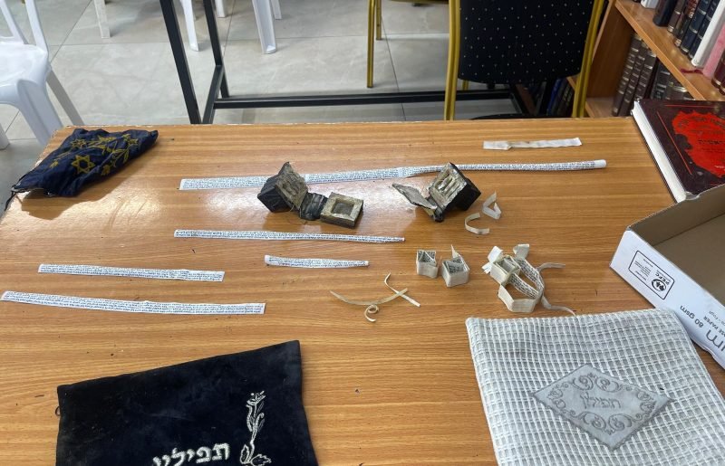 ונדליזם חמור בבית חב״ד הוד השרון: תפילין הושחתו והושלכו למים