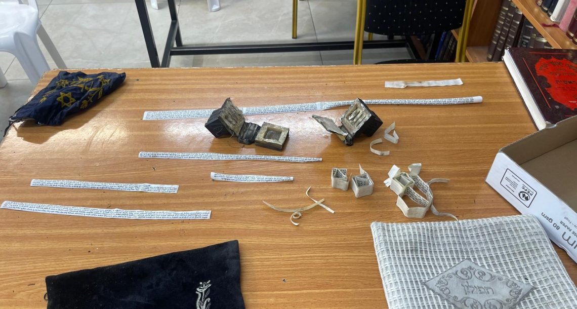 ונדליזם חמור בבית חב״ד הוד השרון: תפילין הושחתו והושלכו למים