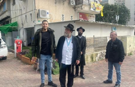 הפרגולה שבמחלוקת: בית חב״ד בהוד השרון תחת ביקורת הנדסית – המתפללים חוששים מהריסה