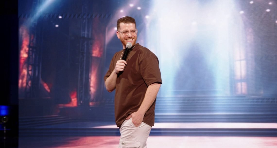 גם כשהטילים באוויר – חייבים לצחוק