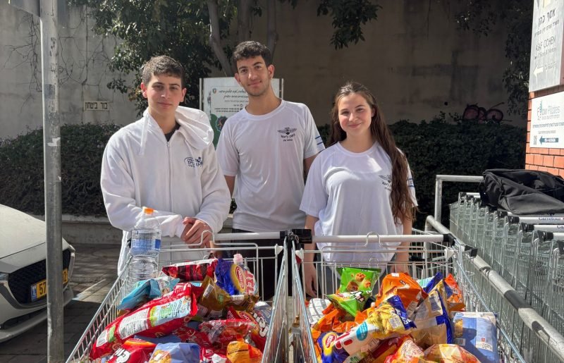 יחדיו לא שוכחים: בני הנוער מהוד השרון שמחזיקים את הזיכרון בחיים