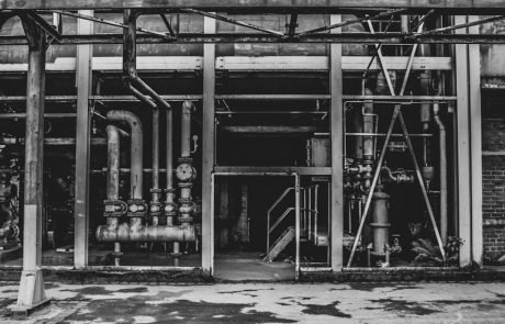 העורקים הנסתרים של הכלכלה: תפקידם של צינורות תעשייתיים בשרשרת האספקה המודרנית