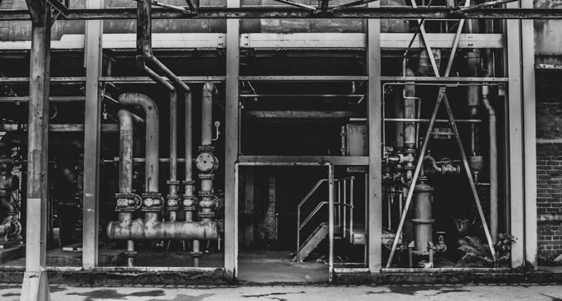 העורקים הנסתרים של הכלכלה: תפקידם של צינורות תעשייתיים בשרשרת האספקה המודרנית